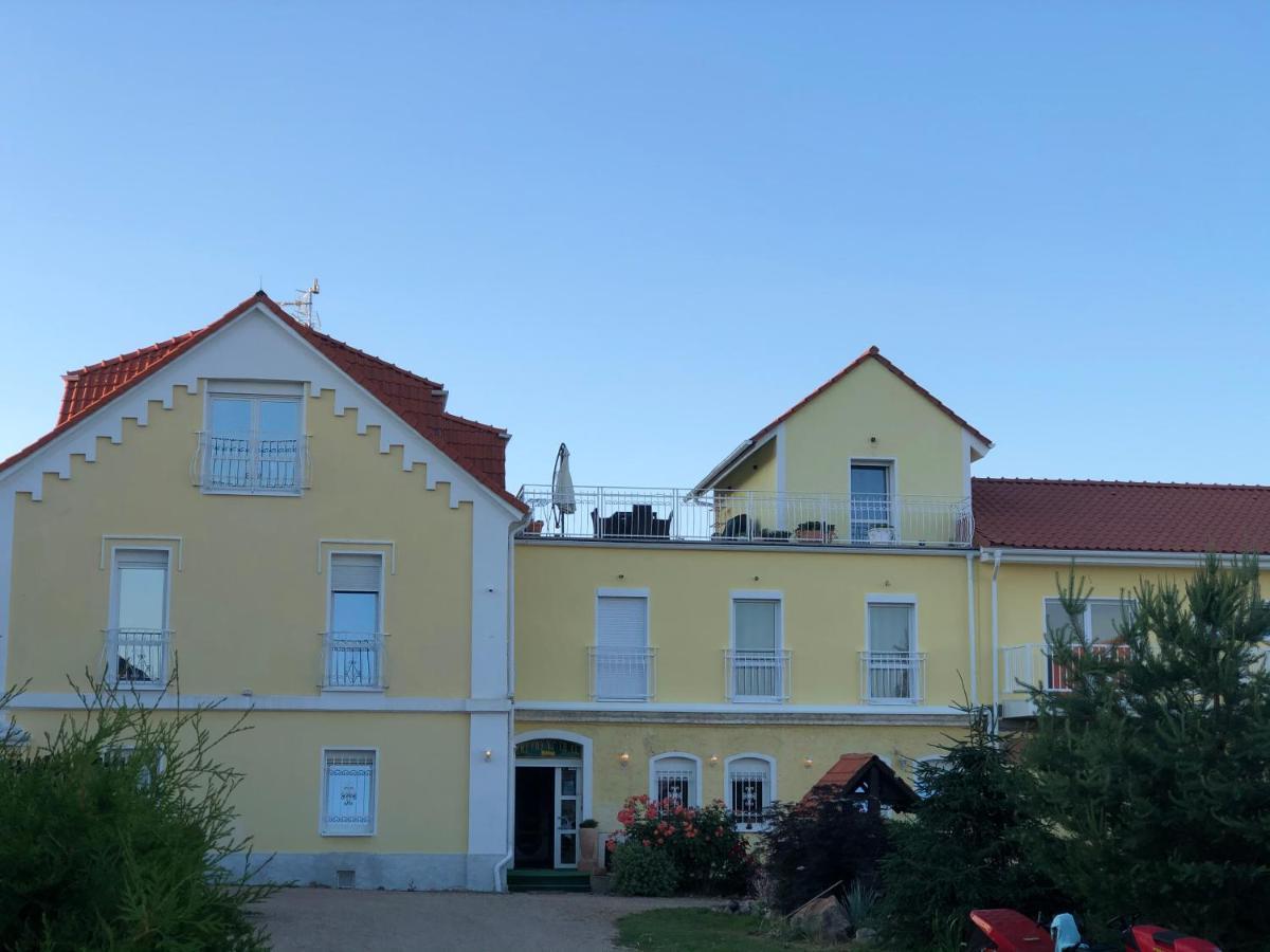 Holiday Centrum Žatec Zewnętrze zdjęcie