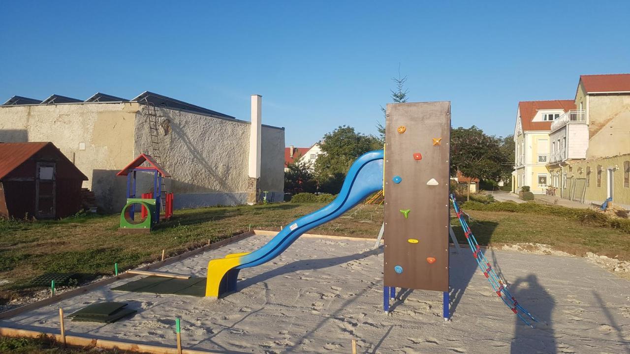 Holiday Centrum Žatec Zewnętrze zdjęcie