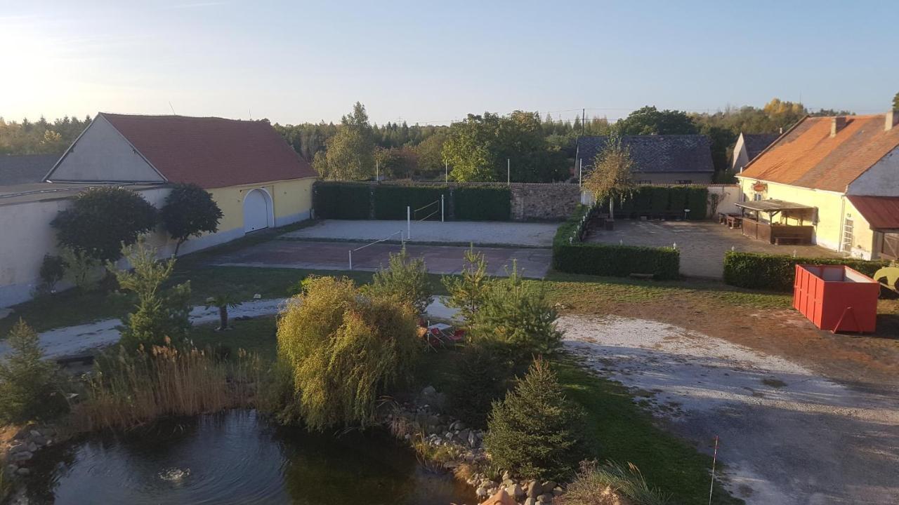 Holiday Centrum Žatec Zewnętrze zdjęcie