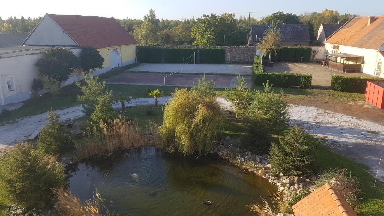 Holiday Centrum Žatec Zewnętrze zdjęcie